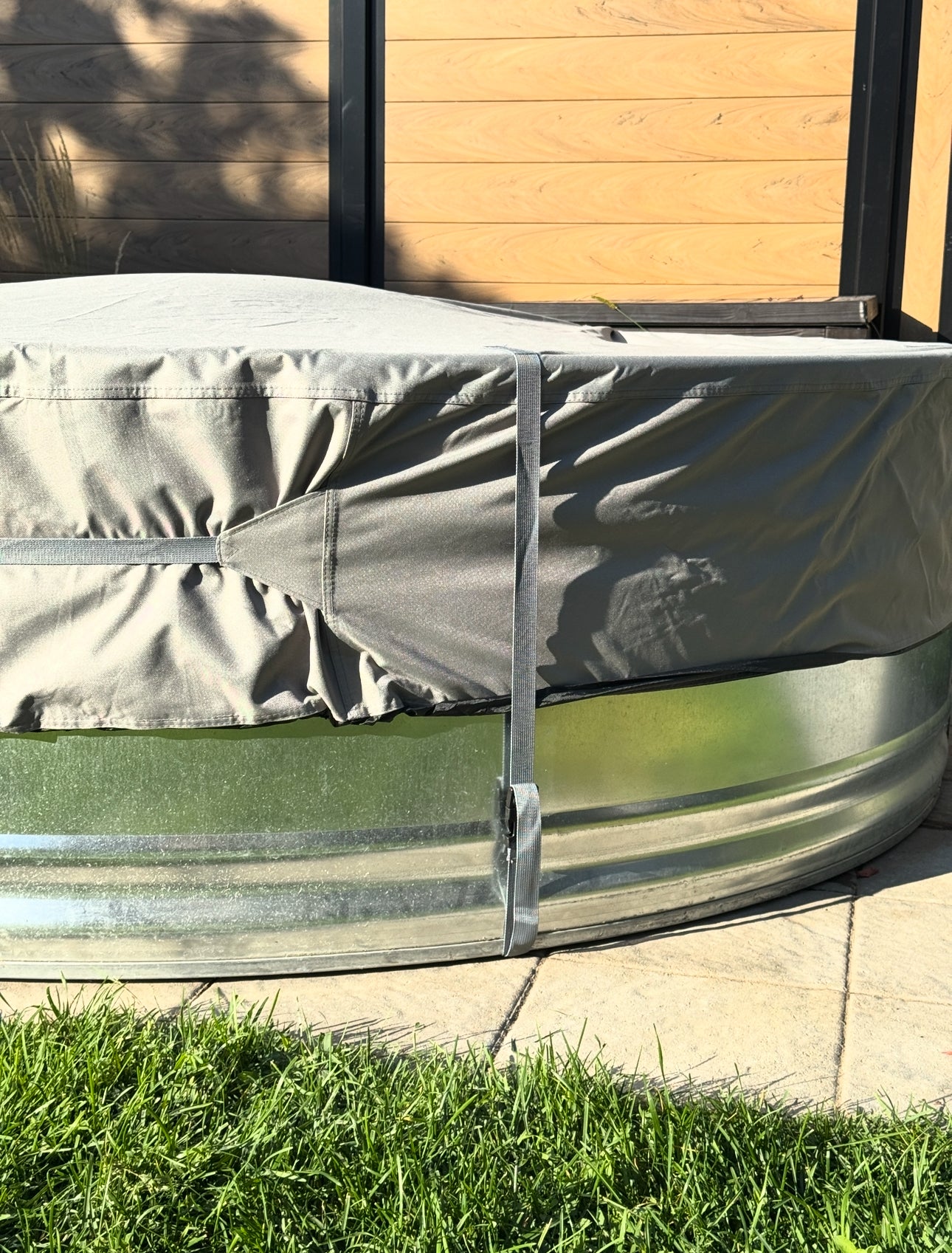 Custom-made protective cover for stock tank pool – Durable and fitted protection 8', 7' and 6'