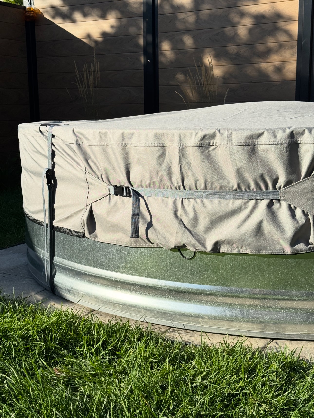 Custom-made protective cover for stock tank pool – Durable and fitted protection 8', 7' and 6'