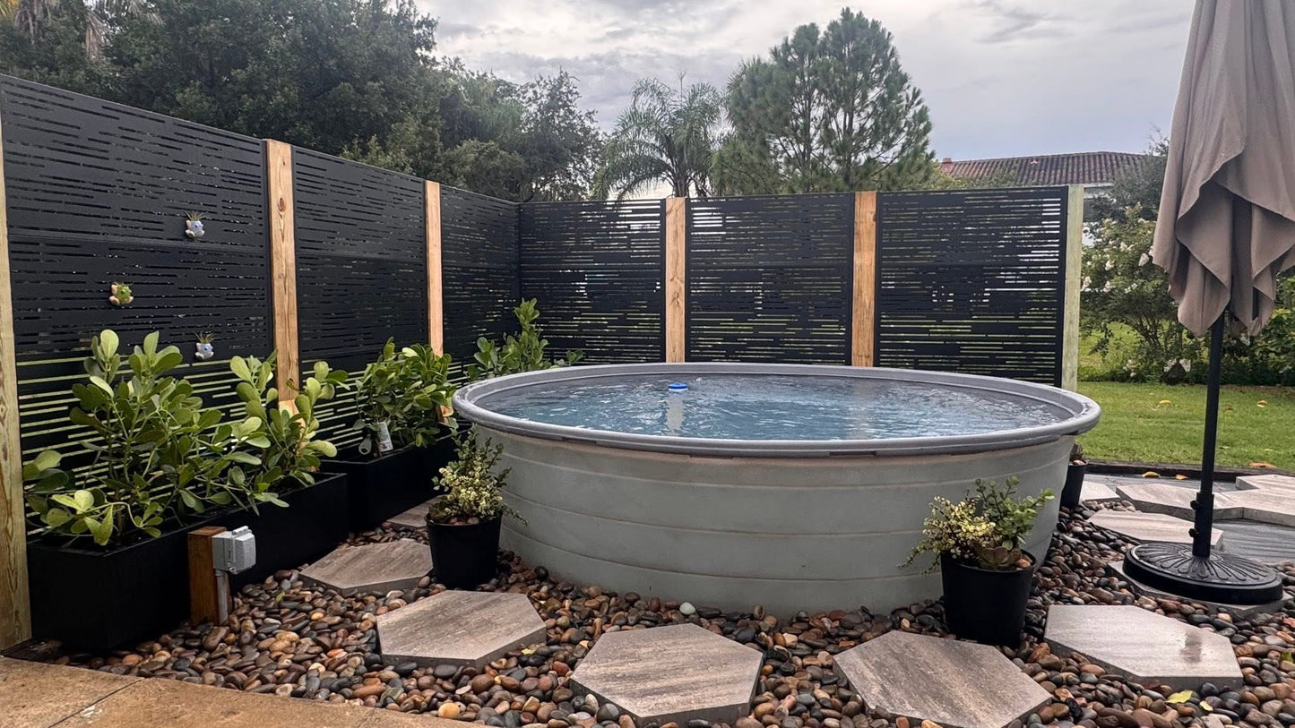Stock Tank Pool 8’ – polyethylene / liquidation